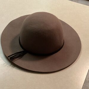 Elegant Brown Women's Hat Olive Pique